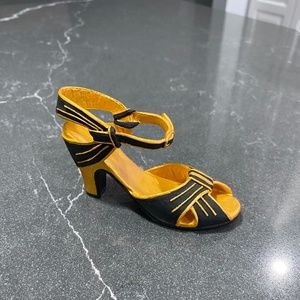 Just the Right Shoe "Rising Star"